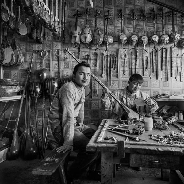 Bubriski photo showing Uyhgurs in Kashgar with musical instruments